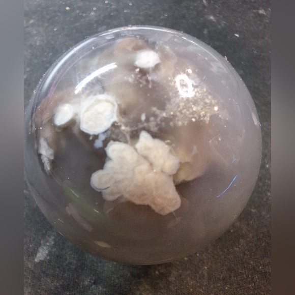 Black flower agate sphere - Picture 3 of 6